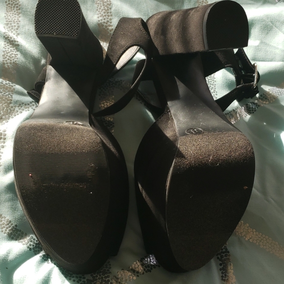 High Heels - Picture 2 of 3